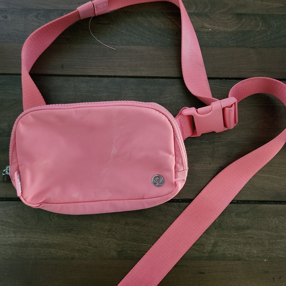lululemon athletica Coral Crossbody Bag - Picture 1 of 1